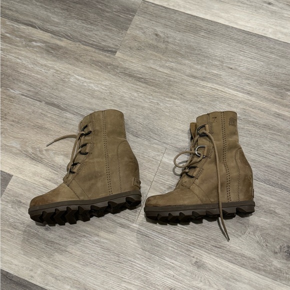 Joan of Arctic Lace up wedge boot - Picture 6 of 9